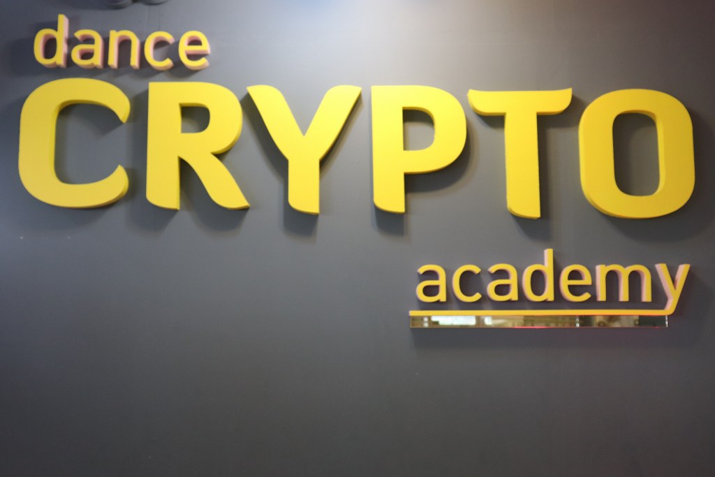 Crypto Dans Akademi - Logo